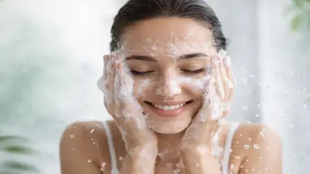 Yağlı Ciltler İçin En İyi Nemlendirici Nasıl Seçilir?