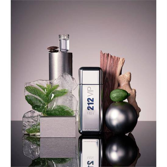 Carolina Herrera 212 VIP Men EDT 50 ml Erkek Parfüm - 3
