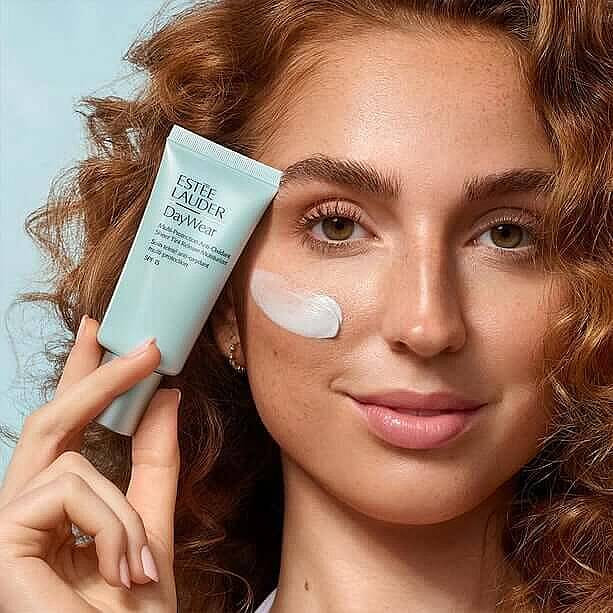Estee Lauder DayWear Sheer Tint Release Moisturizer SPF15 50 ml - 5