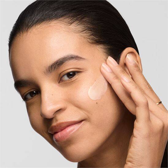 Estee Lauder Revitalizing Supreme+Bright Radiance Power Soft 50 ml Nemlendirici - 8